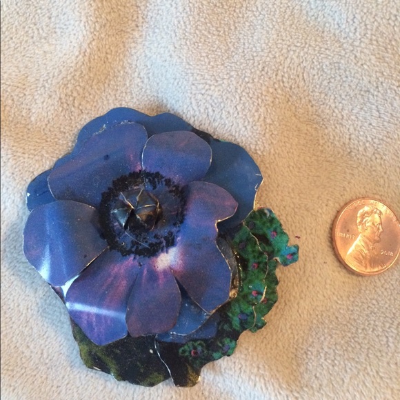 🌺VTG Bundle of 3 Handpainted Metal Brooches - Picture 3 of 8